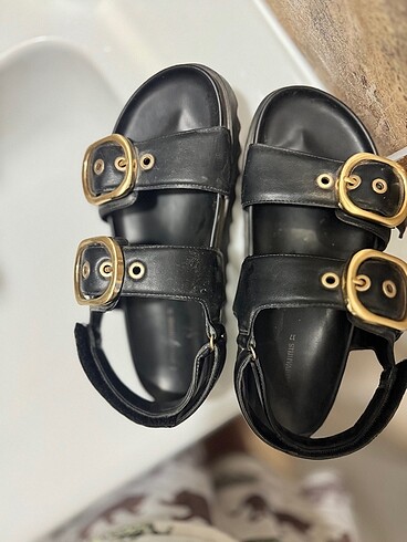 37 Beden Stradivarius sandalet