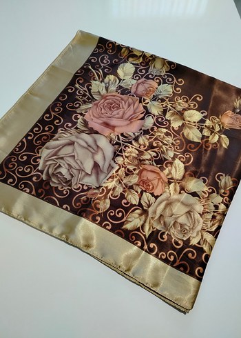 Kahverengi Vintage Desenli Eşarp - Görsel 3