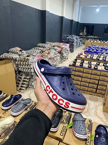 Crocs 42