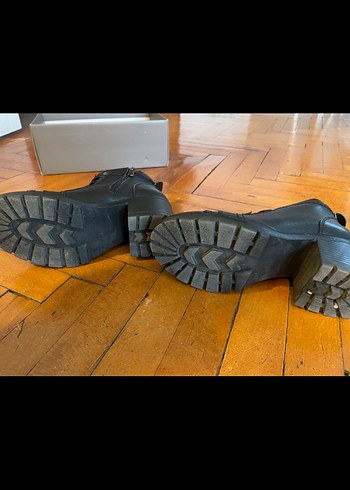 Siyah Deri Topuklu Bağcıklı Kadın Bot - Görsel 3