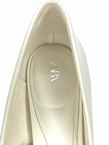 38 Beden beyaz Renk Zara Stiletto %70 İndirimli.