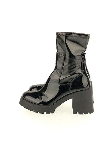 Zara Bot %70 İndirimli.