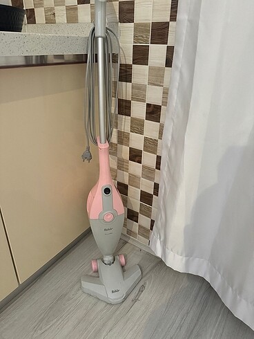 Ayaklı kablolu süpürge