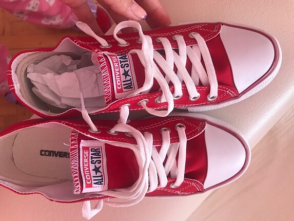Kırmızı erkek converse