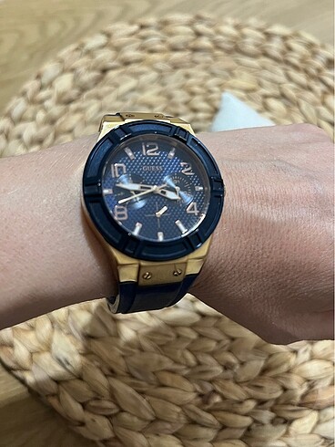 Guess Guess saat