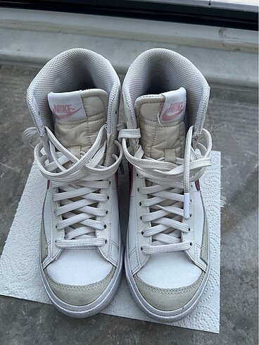 W Blazer Mid 77