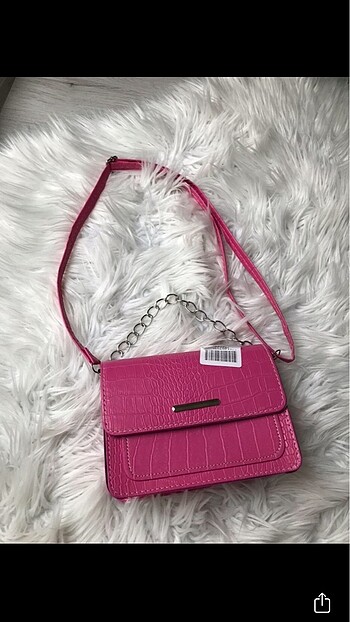 Pembe çanta