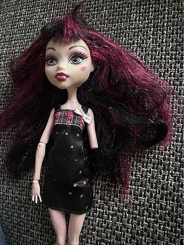 Beden Draculaura monster high