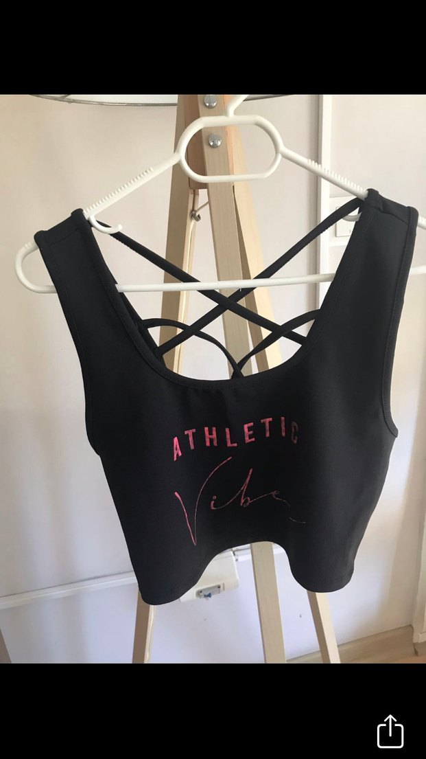 Siyah V Yaka Atletik Crop Top - Görsel 3