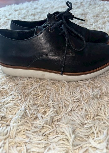 Siyah Deri Dolgu Topuklu Bağcıklı Kadın Ayakkabı - Görsel 2