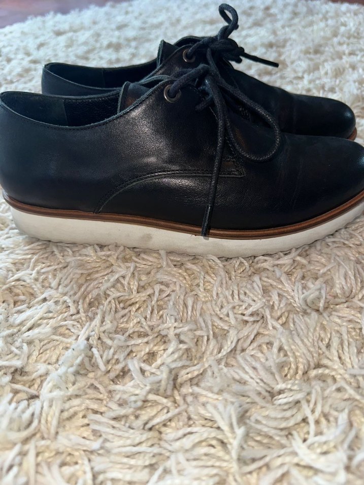 Siyah Deri Dolgu Topuklu Bağcıklı Kadın Ayakkabı - Görsel 2