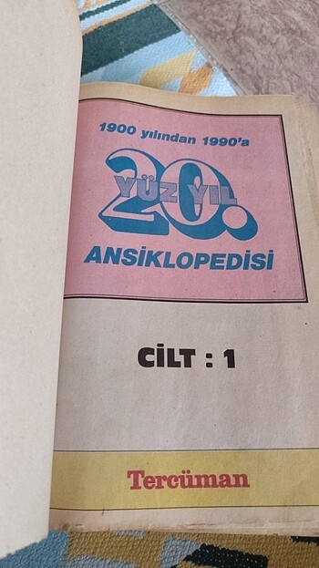 Ansiklopedi(1900dan1990 kadar olayların gazete manşetleri)