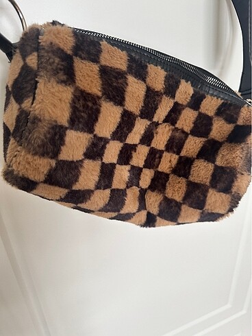 LC Waikiki Damalı peluş çanta