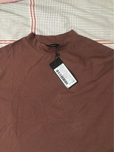 xs Beden Trendyolmilla kahverengi etiketli crop
