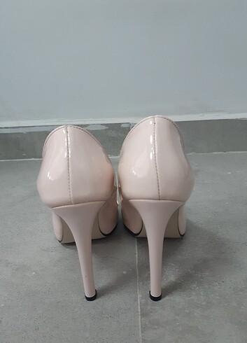Rugan, ince topuklu, pudra stiletto