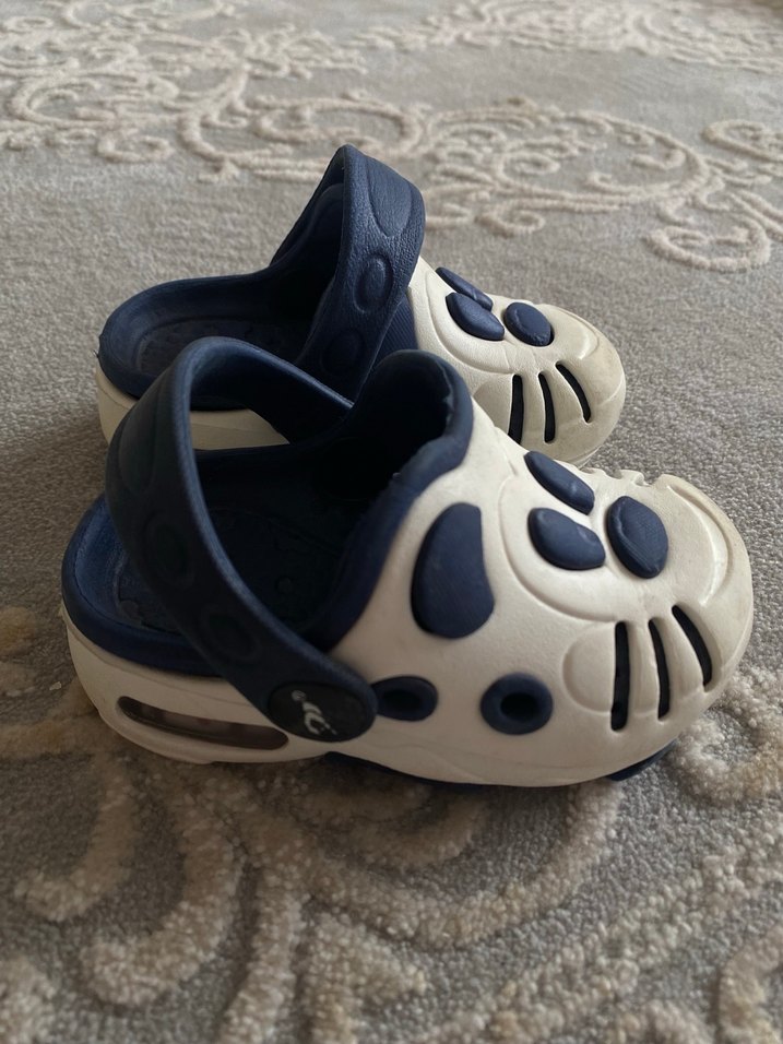 Erkek Çocuk Beyaz Kaydırmaz Terlik - Görsel 2