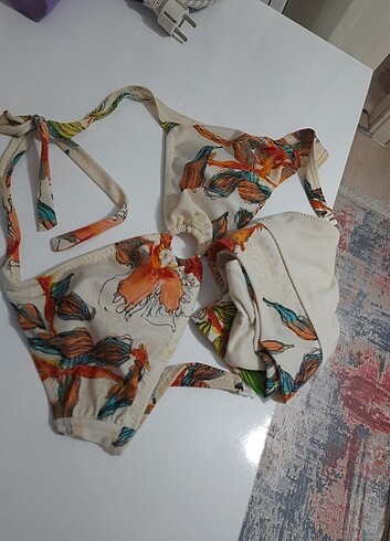 m Beden Yüksek bel bikini takımı.