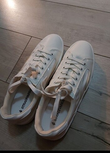 Kadin beyaz sneaker