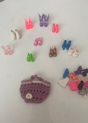 Barbie Ayakkabıları ve Örgü Çanta