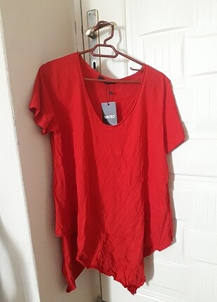 Kırmızı tişört 