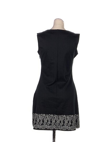 38 Beden PreLoved Kısa Elbise %70 İndirimli.