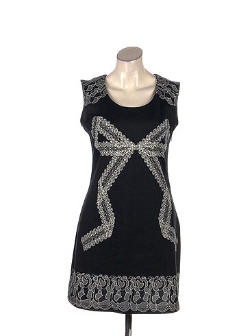 PreLoved Kısa Elbise %70 İndirimli.