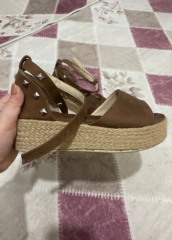 Kadın Kahverengi Süet Dolgu Topuklu Sandalet - Görsel 3