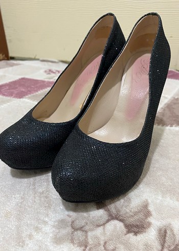 Siyah Parlak Yılan Desenli İnce Topuklu Kadın Ayakkabı - Görsel 4