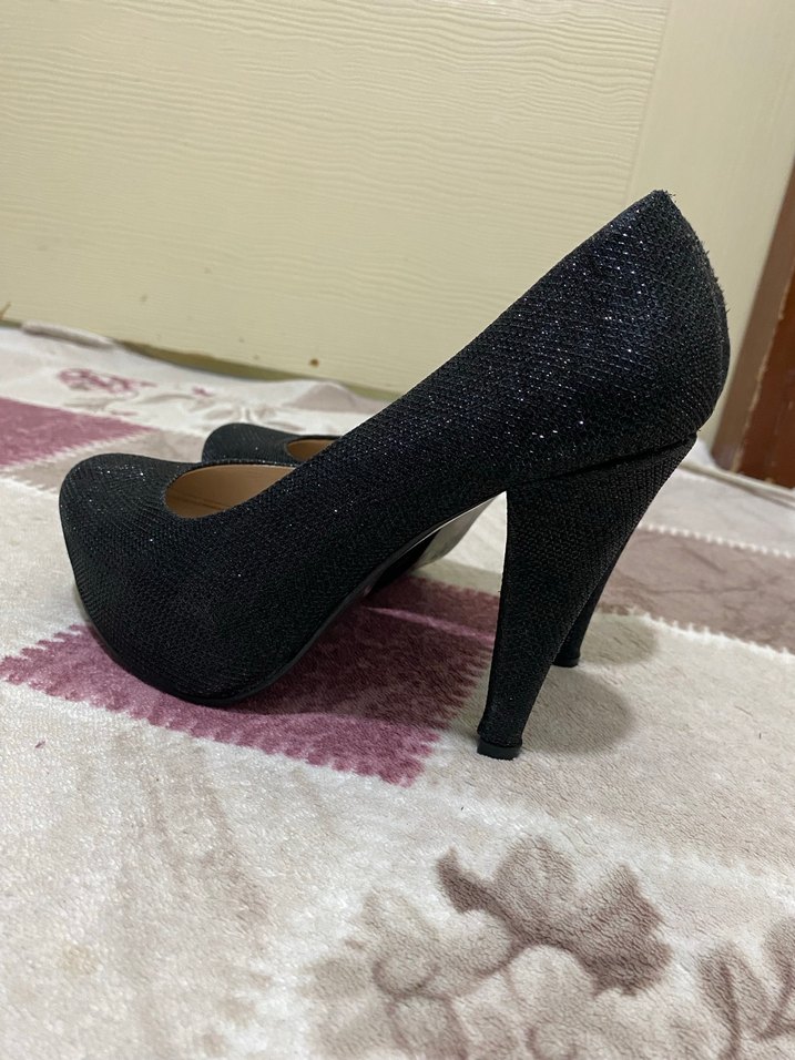 Siyah Parlak Yılan Desenli İnce Topuklu Kadın Ayakkabı - Görsel 2