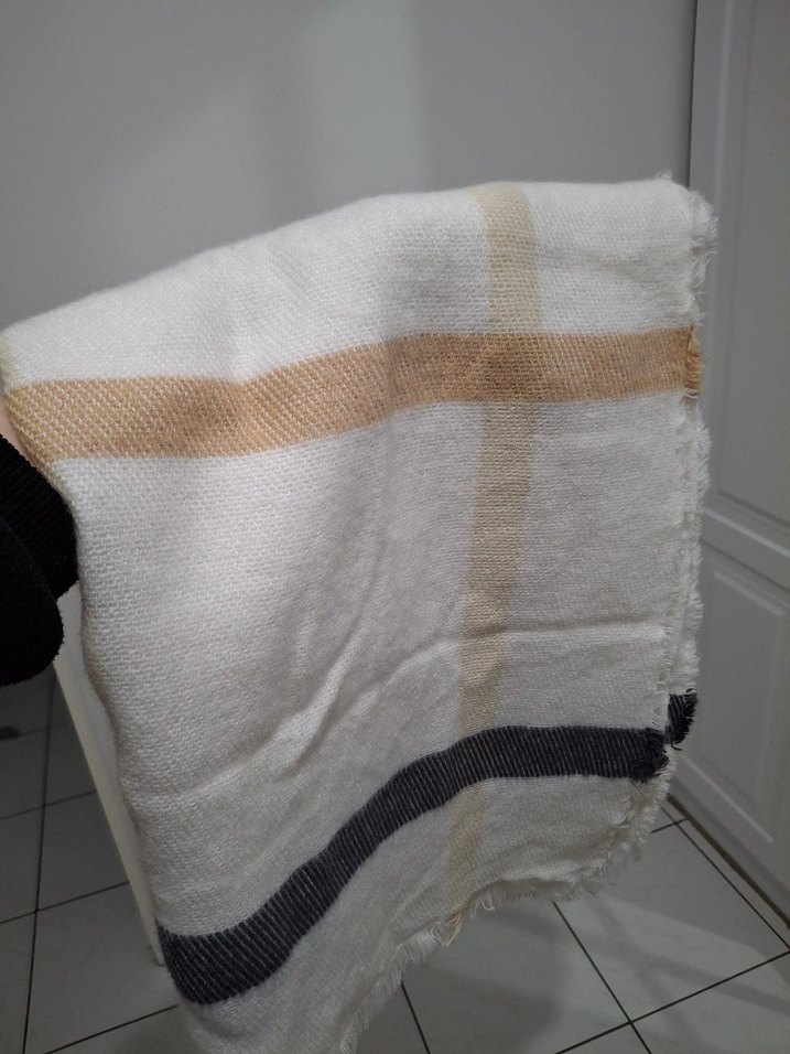 Bohem Tarzı Beyaz Kadın Şal - Görsel 2