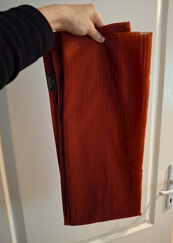 Kadın kiremit Şal ve çanta kombin - Görsel 2