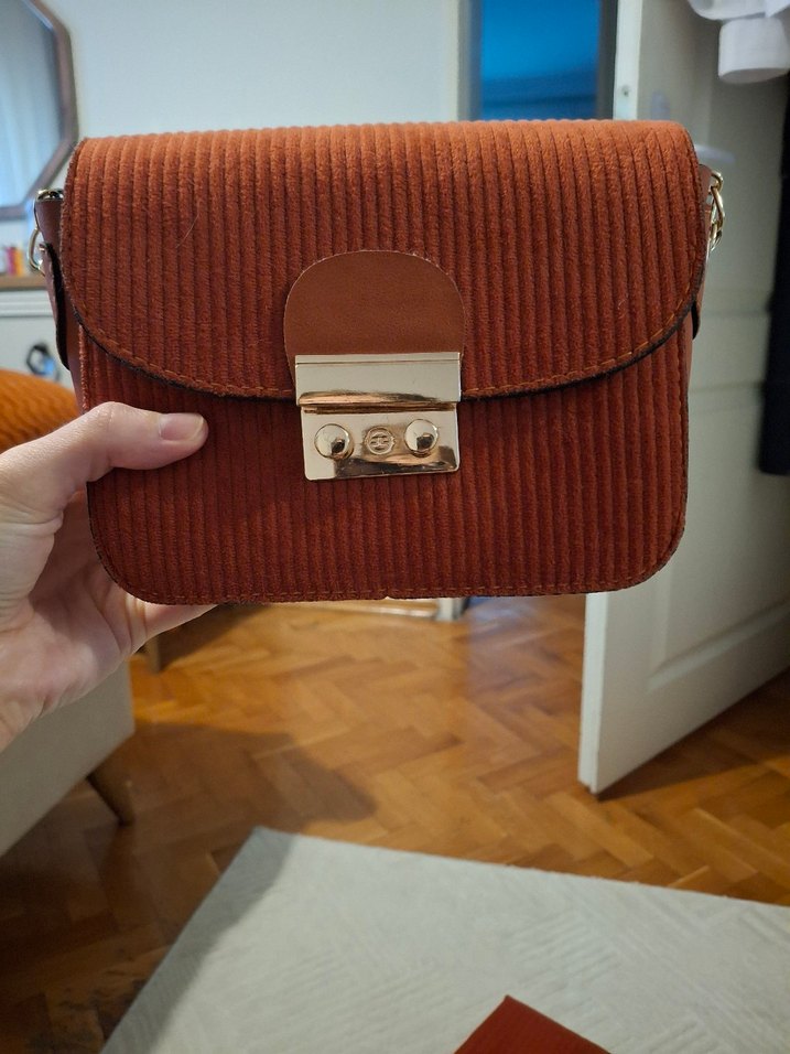 Kadın kiremit  Şal ve çanta kombin - Görsel 3