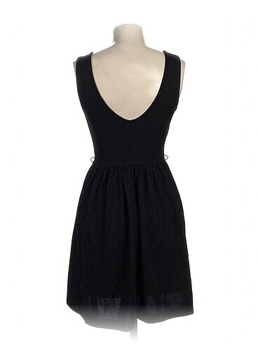 m Beden PreLoved Kısa Elbise %70 İndirimli.