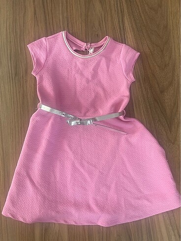 Pembe elbise