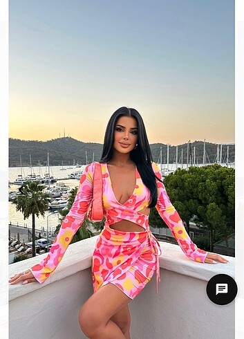 ÇİÇEK DESEN PENCERE DETAY ELBİSE