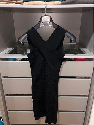 Zara Zara capraz askili siyah elbise