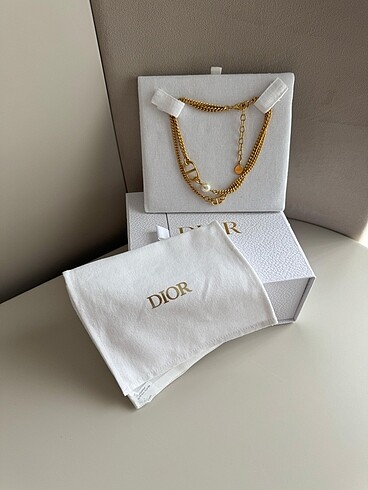  Beden CHRISTIAN DIOR Altın Kaplama Zincir Kolye
