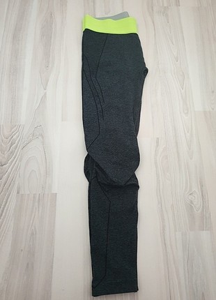 H&m spor tayt ve beyaz tısört