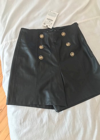 Düğmeli Siyah Deri Mini Şort - Görsel 4