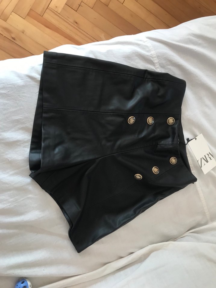 Düğmeli Siyah Deri Mini Şort - Görsel 2