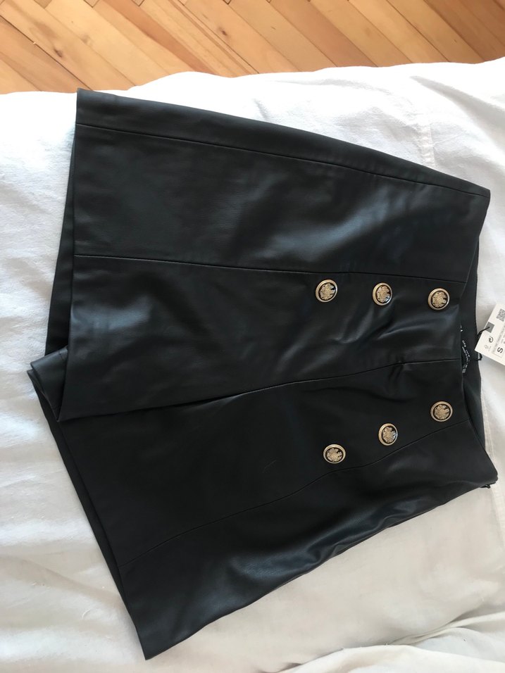 Düğmeli Siyah Deri Mini Şort - Görsel 3