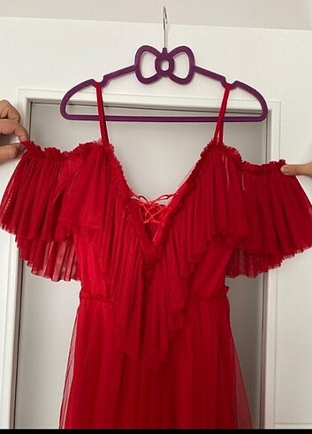 Abiye elbise tüllü kırmızı ip askılı ve kollu - Görsel 2