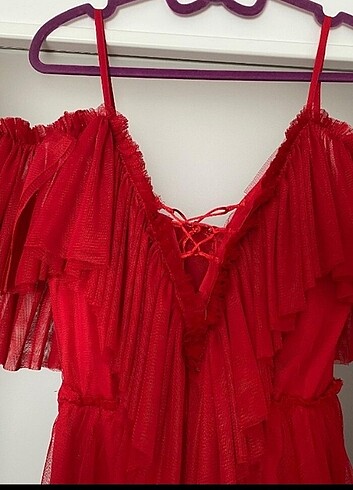 Abiye elbise tüllü kırmızı ip askılı ve kollu - Görsel 3