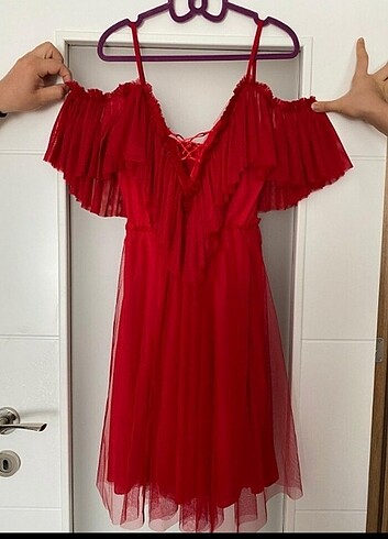 Abiye elbise tüllü kırmızı ip askılı ve kollu - Görsel 5
