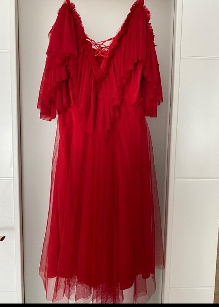 Abiye elbise tüllü kırmızı ip askılı ve kollu - Görsel 4