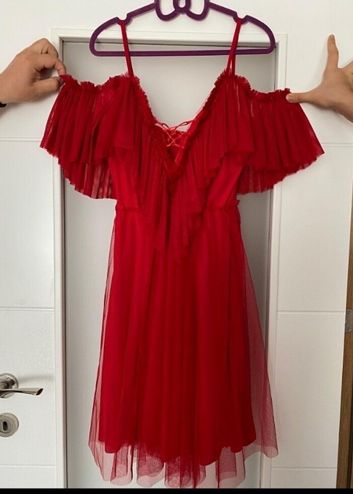 Abiye elbise tüllü kırmızı ip askılı ve kollu - Görsel 5