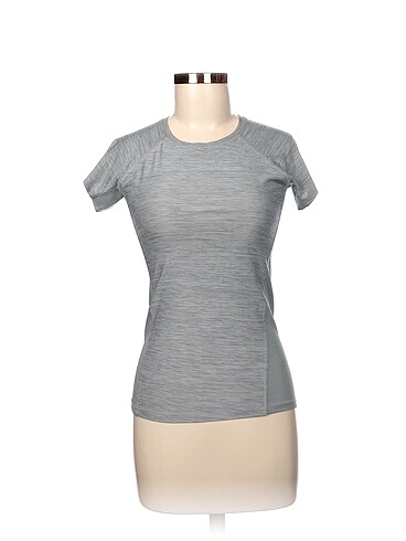 H&M T-shirt %70 İndirimli.