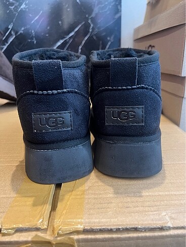 UGG AYAKKABI