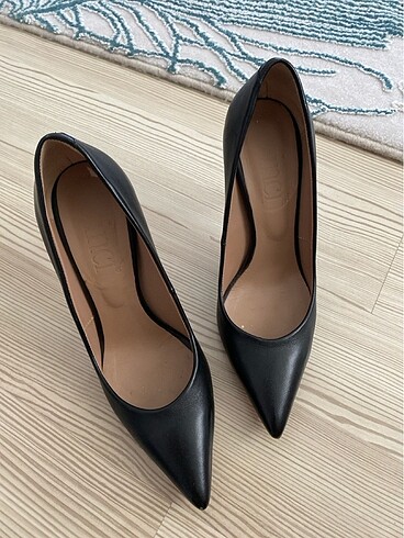 inci Siyah Stiletto