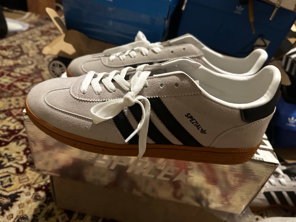 Gri Süet Adidas Spor Ayakkabı - Görsel 2